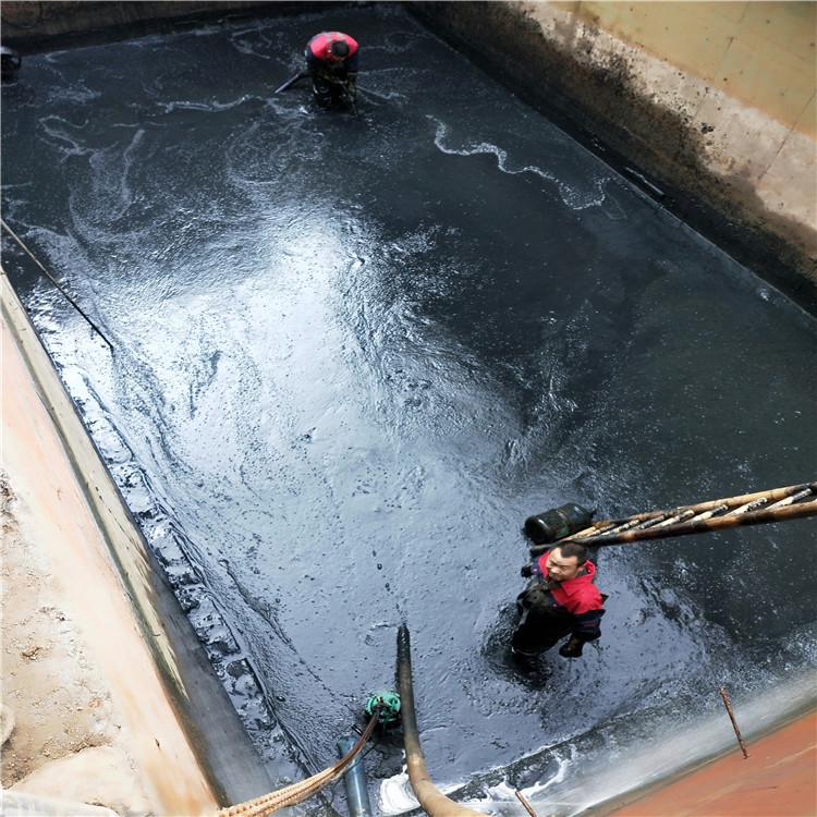 东城街道废水池清理